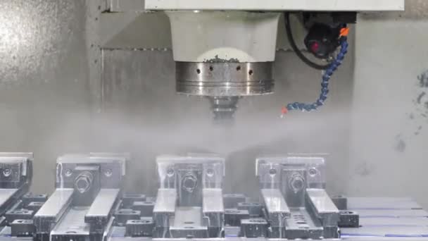 Cnc回転 フライス加工の加工を行っています 産業機械について 高品質の4K映像 — ストック動画