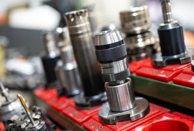 Çeşitli yüksek hassasiyetli araçlar. Cnc makine merkezi veya otomatik değirmen makinesi arayüz kesme aracı ve Milli için tutucu aygıt. Yüksek kaliteli fotoğrafçılık.