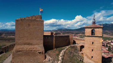 San Vicente de la Sonsierra 'nın havadan görünüşü, İspanya' nın La Rioja kentindeki ünlü turistik mekan. Yüksek kalite 4k görüntü