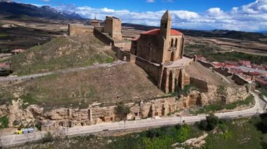 San Vicente de la Sonsierra 'nın havadan görünüşü, İspanya' nın La Rioja kentindeki ünlü turistik mekan. Yüksek kalite 4k görüntü