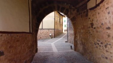 Ortaçağ köyü Poza de la Sal, Burgos, Kastilya ve Leon, İspanya. Yüksek kalite 4k görüntü