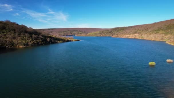 Burgos Eyaleti Kastilya Leon Daki Uzquiza Gölü Nün Havadan Görüntüsü Stok Video