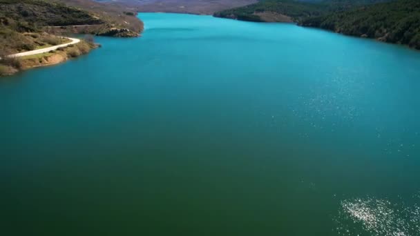 Вид Воздуха Живописное Горное Водохранилище Плотину Гидроэнергетики Высококачественные Кадры — стоковое видео