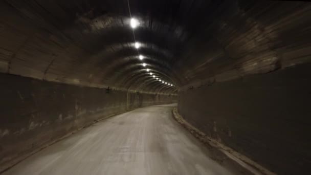 Muove Attraverso Interno Vecchio Tunnel Abbandonato Filmati Alta Qualità — Video Stock