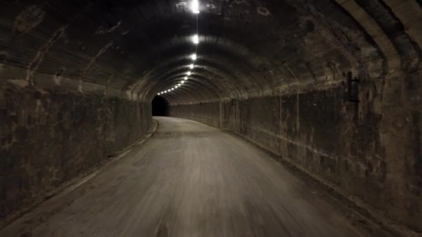 Moviéndose Por Interior Viejo Túnel Minero Imágenes Alta Calidad — Vídeo de stock
