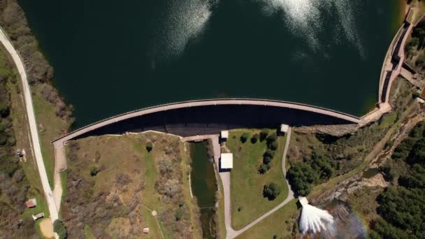 Vue Aérienne Lac Réservoir Montagne Pittoresque Barrage Pour Production Énergie Séquence Vidéo