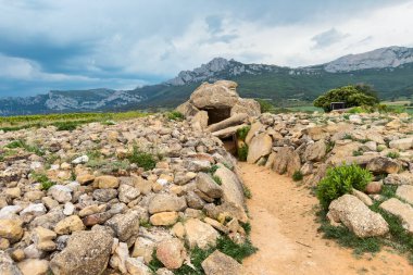 İspanya Alava 'da Megalitik Dolmen Alto de la Huesera. 