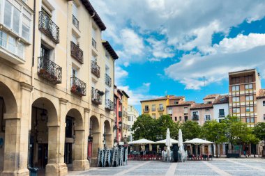 Logrono 'daki tarihi Pazar Meydanı manzarası, La Rioja, İspanya. 