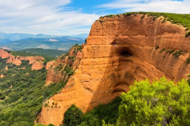 İspanya 'nın Leon eyaletindeki Las Medulas antik Roma altın madencilik sahasında. Kastilya ve Leon 'un ünlü turistik mekanı. Yüksek kaliteli fotoğrafçılık