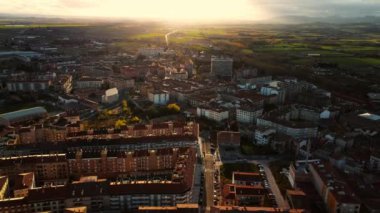 İspanya, La Rioja 'da gün batımında Haro kasabasının hava manzarası. Yüksek kalite 4k görüntü