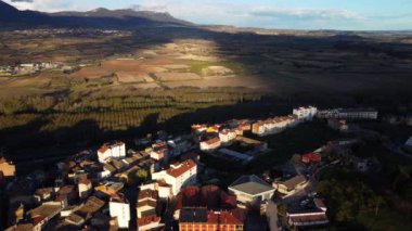 İspanya, La Rioja 'da gün batımında Haro kasabasının hava manzarası. Yüksek kalite 4k görüntü