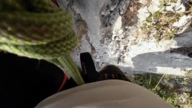 Kaya Surat 'a tırmanmanın kişisel perspektifi. Yüksek kalite 4k görüntü