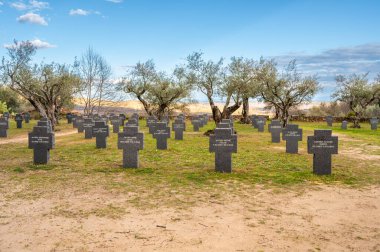 Cuacos de Yuste, İspanya. İki dünya savaşından kalma Alman askerlerinin gömülü olduğu Yuste manastırı yakınlarındaki Alman askeri mezarlığı. Yüksek kalite fotoğraf