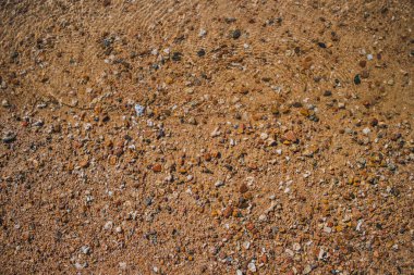 Kızıl Deniz kıyısındaki kumda taşlar ve ağıllar. Dokular ve arkaplanlar