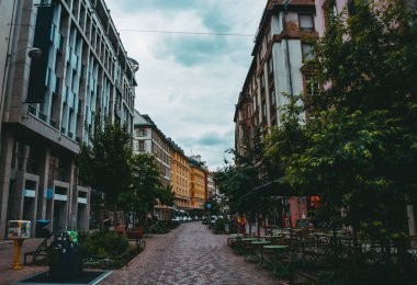 Şehir manzarası. Modern Fransız evleri ve Strasbourg şehir sokağı