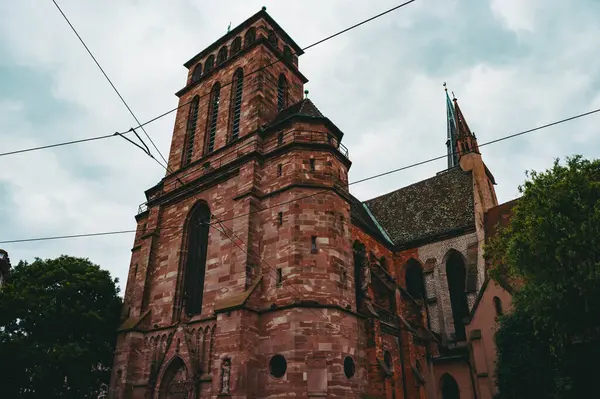 Strasburg şehrindeki eski mimari bina. Şehir manzarası