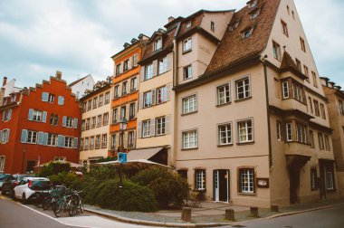 Strasburg şehrindeki eski mimari bina. Şehir manzarası