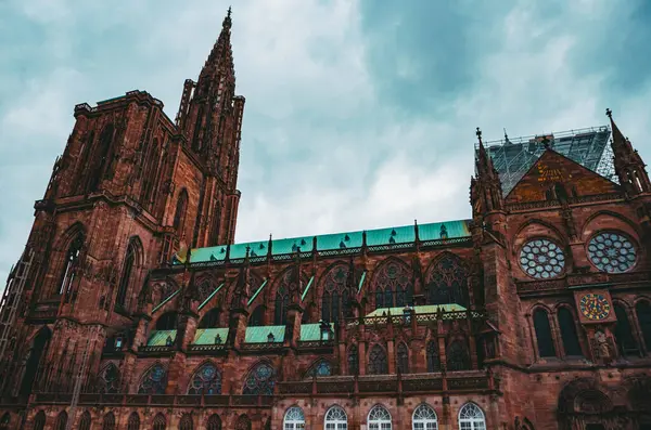 Strasburg şehrindeki eski mimari bina. Şehir manzarası