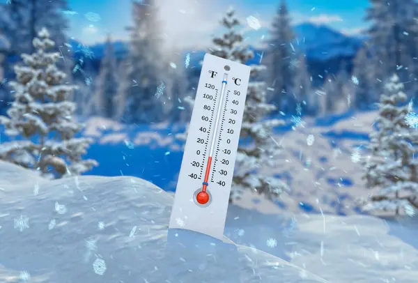 降雪过程中的温度计显示 在降雪的背景下 气温有所下降 在白雪覆盖的森林和高山的背景下测温 3D渲染 图库照片