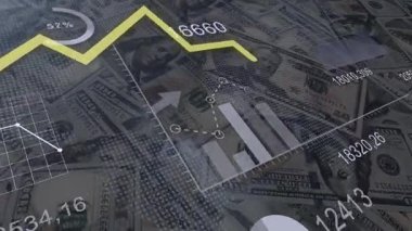 Dinamik sayılar ve dolar banknotlarının arka planında sarı çizgi şeması ve çeşitli grafikler. 4 bin. 3d hazırlayıcı.