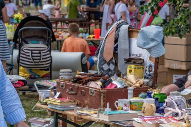 Breclav Çek Cumhuriyeti, 22.07.2023, komik amatör gemi yarışları, boyun. Ev satışı yarışla aynı anda düzenlendi.