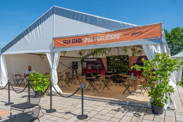 Brno, Çek Cumhuriyeti, Elimon FRESH festivali Brno 2025 - 31 Mayıs 20225. Sahne Etkinliği Sosyal Toplantılar Konforlu Oturma