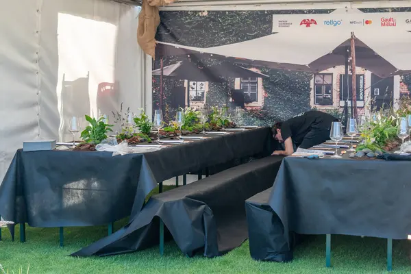 Brno, Çek Cumhuriyeti, Elimon FRESH festivali Brno 2025 - 31 Mayıs 20225. Zarif Açık Yemek Kurulumu Masa Dekorasyonları Olay Hazırlama