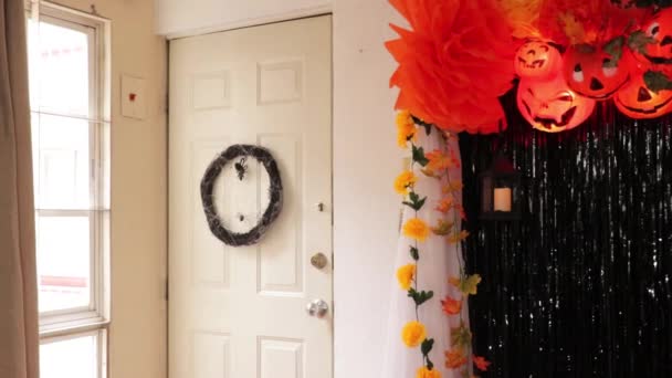 Spooky Decoration Halloween Dark Wreath Dry Branches Spiderwebs Hanging Door — Stock Video