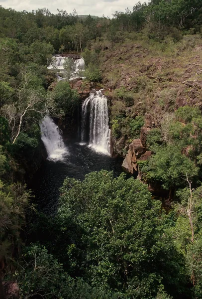 弗洛伦斯瀑布 Florence Falls Karrimurra 是位于澳大利亚北部地区利奇菲尔德国家公园 Litchfield National Park 内的一个分段瀑布 免版税图库图片