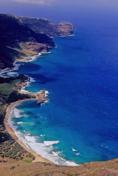 Kauai Hawaiian, Hawaii 'nin ana adaları arasında jeolojik olarak en eski ikinci adadır.