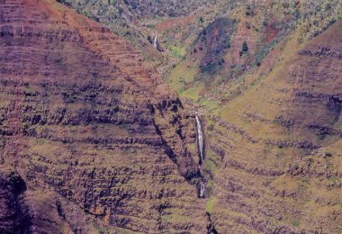 Waimea Kanyonu, Pasifik 'in Büyük Kanyonu olarak da bilinir, yaklaşık 10 mil uzunluğunda büyük bir kanyondur.