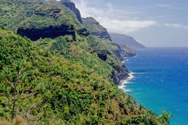 NaPali Coast State Park, ABD 'nin Hawaii eyaletinde, Kauai' nin kuzeybatı yakasında, Hawaii 'nin en eski ikinci adasıdır.