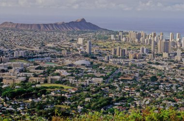 Koolau Sıradağları, Hawaii adasının doğu ya da ön kalkan volkanının kalıntılarına verilen isimdir. 