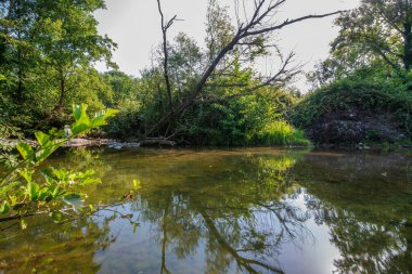Adda Kuzey İtalya 'da bir nehirdir, Po nehrinin bir koludur..