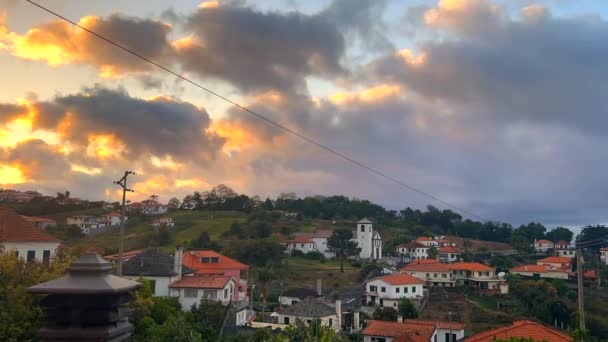 Timelapse Vídeo Capturando Pitoresca Transição Uma Cidade Madeira Durante Pôr — Vídeo de Stock