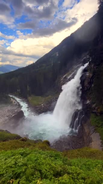 Вертикальне Відео Формат Розповідей Відео Захоплює Величну Красу Водоспаду Кріммель — стокове відео