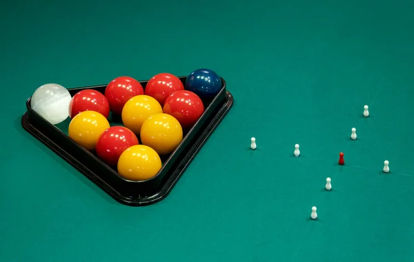 Triangle Rack Balls Placed Skittles Arranged Cross Green Billiards Table — Stock Photo, Image