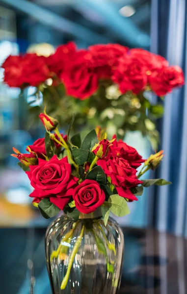 Bunch Fresh Roses Red Petals Placed Glass Vase Blurred Background — Stock Photo, Image