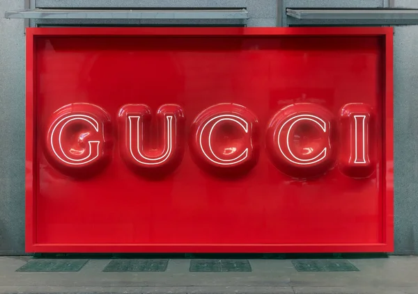 Red Signboard Gucci Brand Store Made Vacuum Formed Letters Placed — Stock Photo, Image
