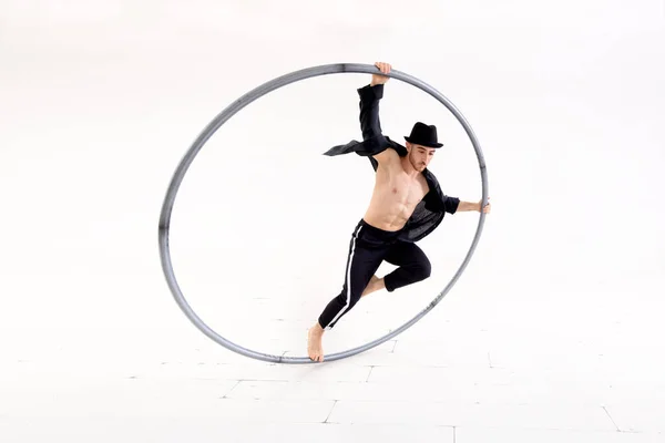 Pleine Longueur Jeune Artiste Cirque Masculin Pieds Nus Costume Chapeau — Photo
