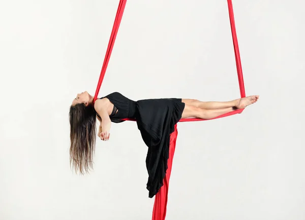 Vista Lateral Cuerpo Completo Mujer Flexible Aerialista Vestido Realizando Pose —  Fotos de Stock