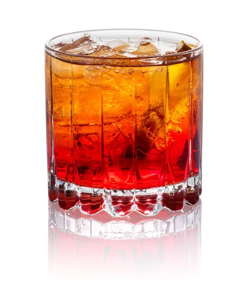 Transparentes Glas Gefüllt Mit Alkoholischen Sbagliato Cocktails Und Kalten Eiswürfeln — Stockfoto