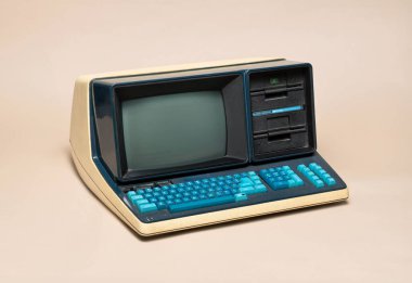 Pavia, Lombardy, İtalya - 12 Ekim 2024: Ctrl + Alt Müzesinde Veri Genel MPT100 PC. Takma adı Muppet 'dı, fiyatı 4889 dolardı, başarılı bir OEM bilgisayarı..