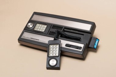 Pavia, Lombardy, İtalya - 23 Kasım 2024: Intellivision Konsol, Mattel Electronics, 1979 'dan MUSDI Müzesi' ne. 1979 'da ABD' de, 1982 'de Avrupa' da pazarlanmış..