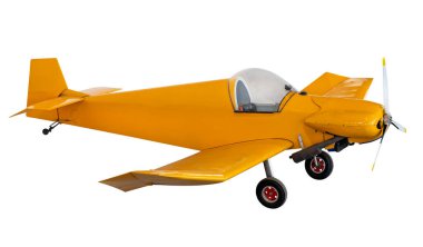 Beyaz zemin üzerinde izole edilmiş küçük sarı vintage uçak, kalkışa hazır dönen bir pervanesi var.