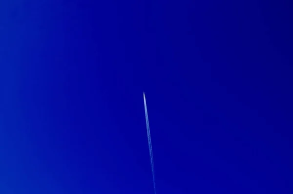 Jet Plane Blue Sky White Trails Plana Mountain Bulgaria — Stock Photo, Image