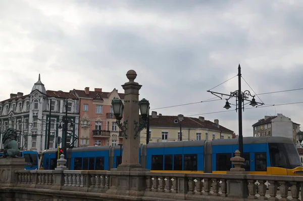 Straßenbahn Über Die Löwenbrücke Über Den Fluss Vladaya Von 1889 — Stockfoto