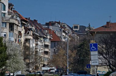 İlginç modern yapılara sahip yerleşim yerleri çatı alanlarının kullanımını en üst seviyeye çıkarıyor, Sofya ve Bulgaristan 