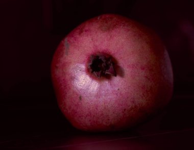 Masada nar meyvesi var.                               