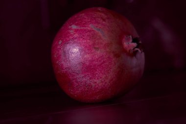 Masada nar meyvesi var.                               